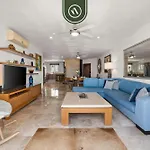 Stunning 2 Bedroom Condo - Oceanview Terrace - Downtown